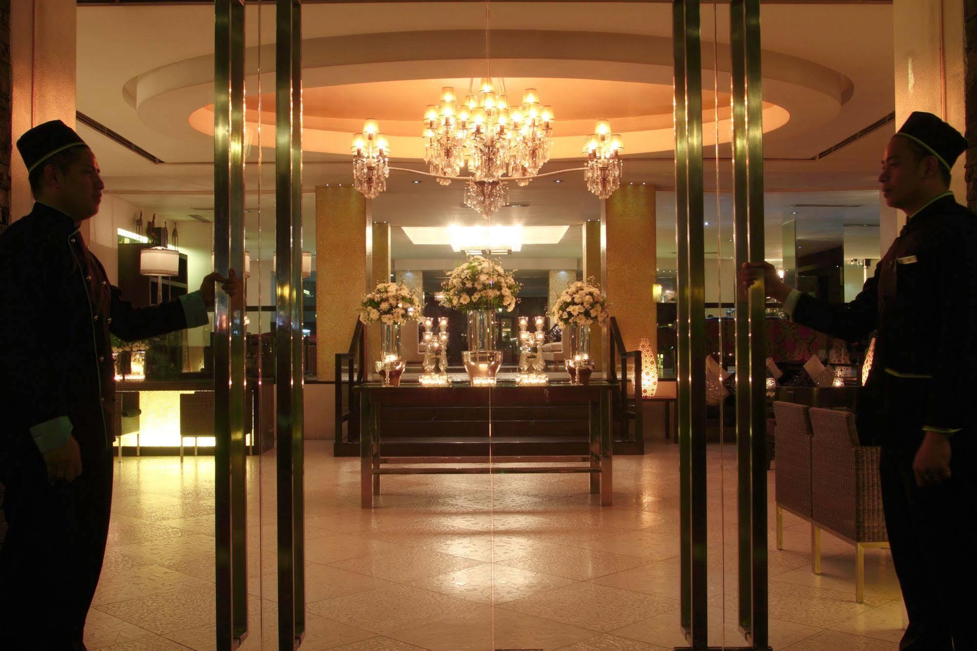 The Sulo Riviera Hotel Кесон-Сіті Екстер'єр фото