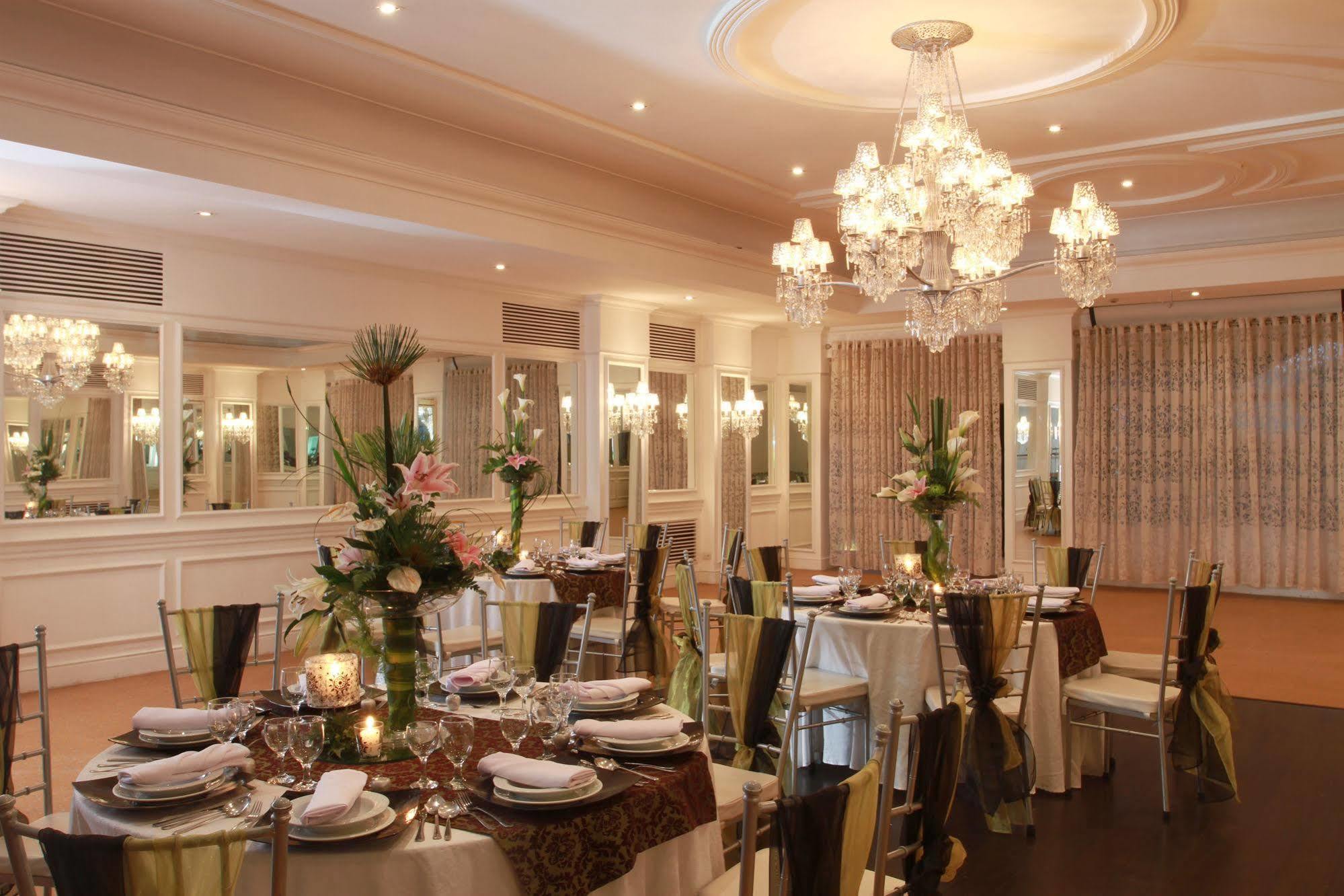 The Sulo Riviera Hotel Кесон-Сіті Екстер'єр фото